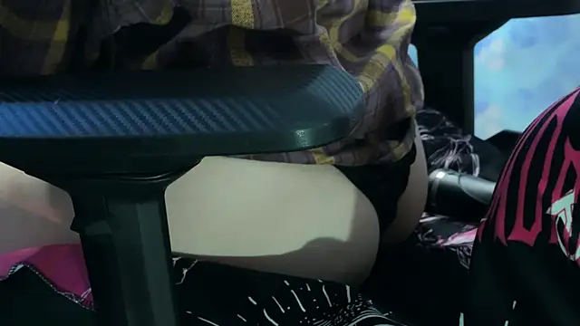 Snapshot of KiraLiLime chatting on 14, 3, 2025 KiraLiLime online show from 14, 3, 2025