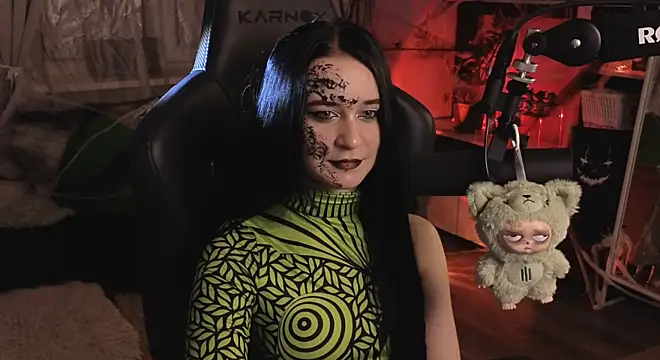 Snapshot of KiraLiLime chatting on 31, 10, 2025 KiraLiLime online show from 31, 10, 2025