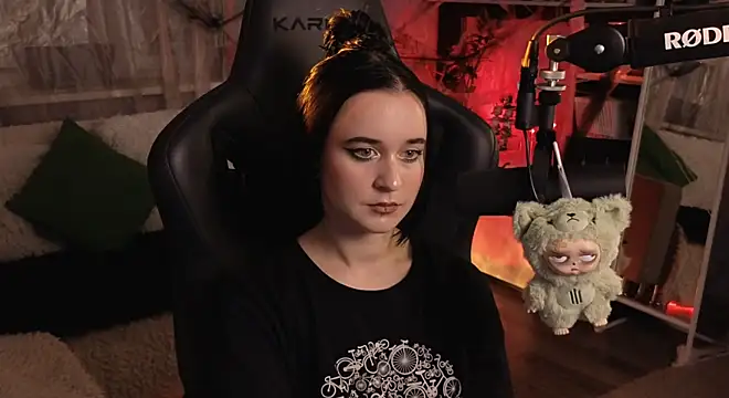 Snapshot of KiraLiLime chatting on 2, 11, 2025 KiraLiLime online show from 2, 11, 2025