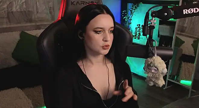 Snapshot of KiraLiLime chatting on 29, 11, 2025 KiraLiLime online show from 29, 11, 2025