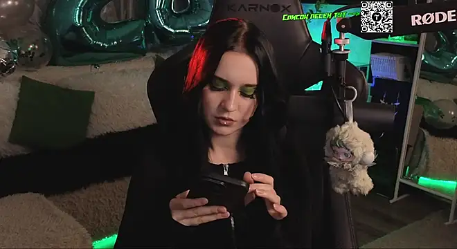 Snapshot of KiraLiLime chatting on 19, 12, 2025 KiraLiLime online show from 19, 12, 2025