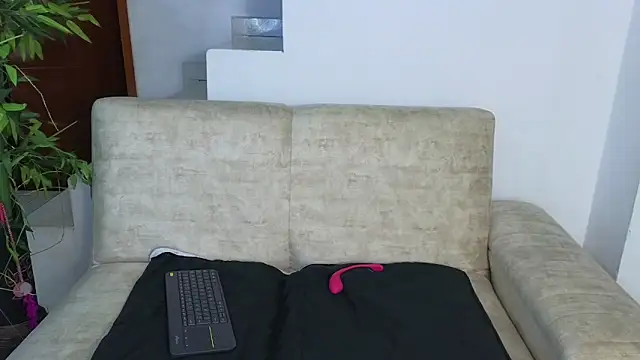 Lorenne Miller online show from 19, 10, 2025