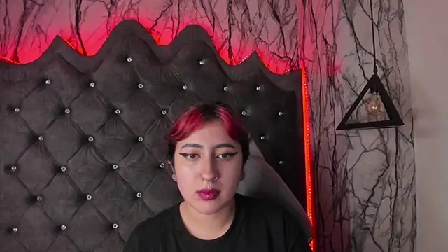 larissa01  online show from 13, 2, 2025