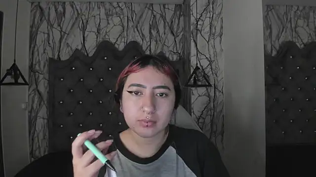 larissa01  online show from 6, 3, 2025