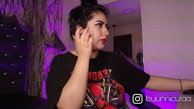 larissa01  online show from 4, 10, 2025