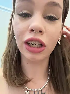 Snapshot of Street_young chatting on 13, 3, 2025 Street young online show from 13, 3, 2025