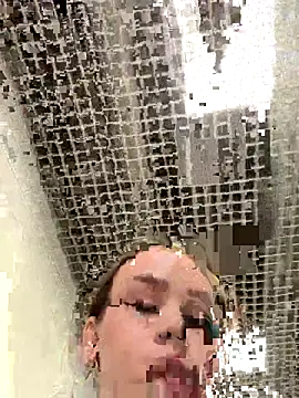 Snapshot of Street_young chatting on 14, 11, 2025 Street young online show from 14, 11, 2025