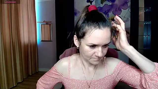 Snapshot of AriaGray chatting on 5, 5, 2026 AriaGray online show from 5, 5, 2026