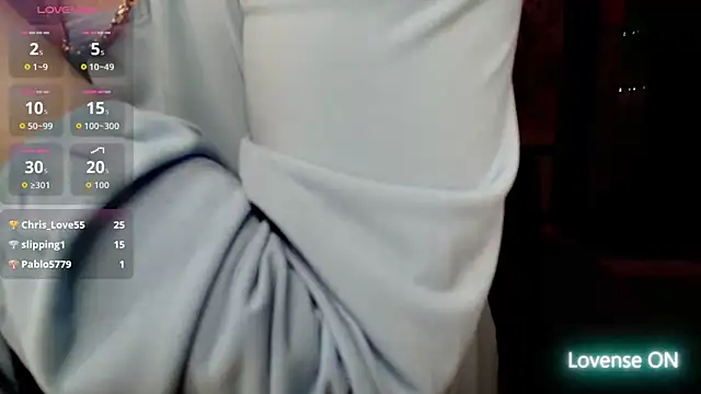 Snapshot of AriaGray chatting on 7, 5, 2026 AriaGray online show from 7, 5, 2026