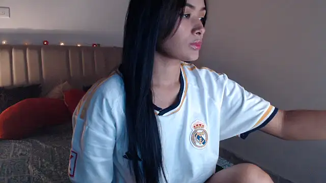 Snapshot of sabrina_brunette chatting on 16, 12, 2025 sabrina brunette online show from 16, 12, 2025