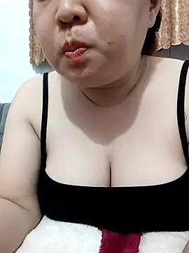 Snapshot of VyOanh2K chatting on 4, 5, 2026 VyOanh2K online show from 4, 5, 2026