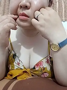 Snapshot of VyOanh2K chatting on 15, 5, 2026 VyOanh2K online show from 15, 5, 2026
