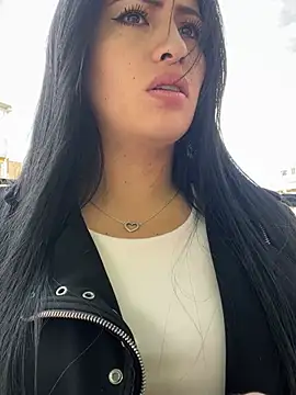 Sara luna  online show from 10, 7, 2026