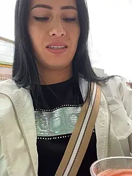 Sara luna  online show from 11, 7, 2026