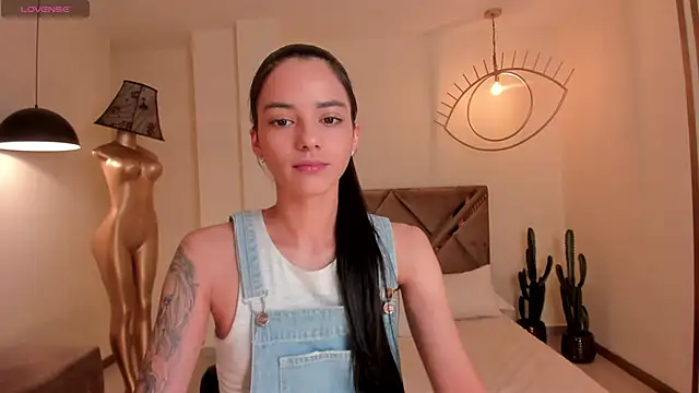 HannahJamesX online show from 6, 12, 2024