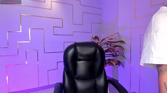 HannahJamesX online show from 8, 9, 2025