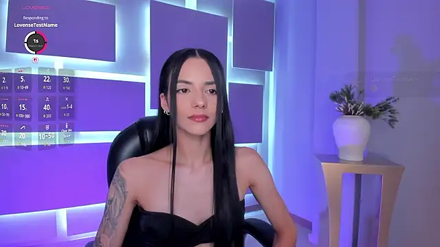 Snapshot of HannahJamesX chatting on 4, 2, 2026 HannahJamesX online show from 4, 2, 2026