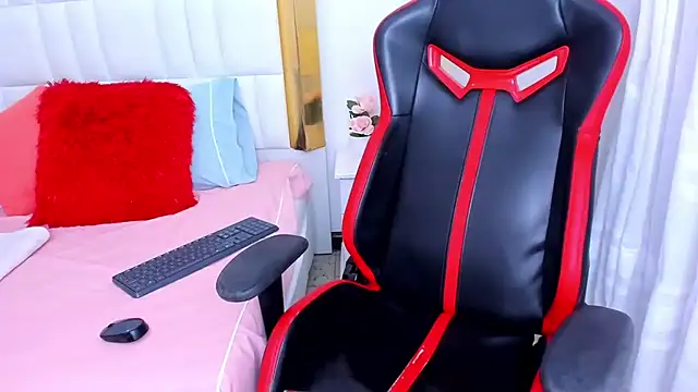 Snapshot of MadelineJackson chatting on 5, 3, 2025 MadelineJackson online show from 5, 3, 2025