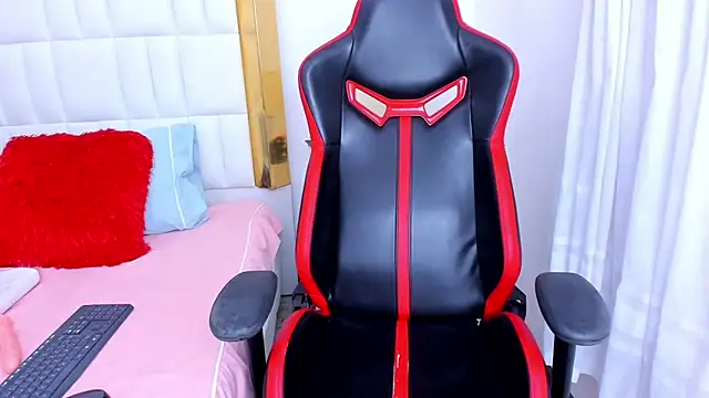 Snapshot of MadelineJackson chatting on 8, 3, 2025 MadelineJackson online show from 8, 3, 2025