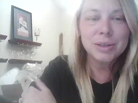 Snapshot of burrkitty chatting on 7, 10, 2025 burrkitty online show from 7, 10, 2025