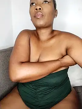 Snapshot of bigbootyboohle chatting on 17, 10, 2025 bigbootyboohle online show from 17, 10, 2025