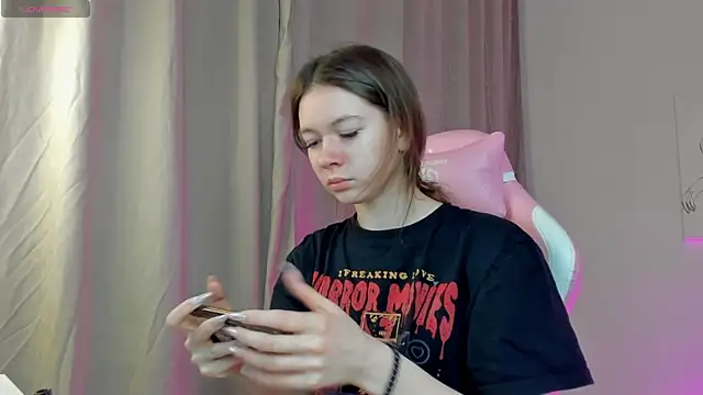 Nicole Charm online show from 17, 2, 2025