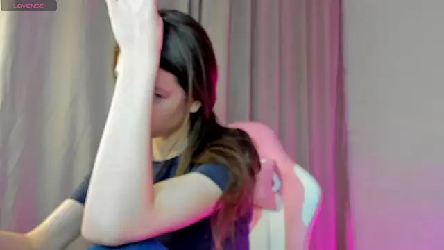 Nicole Charm online show from 26, 2, 2025