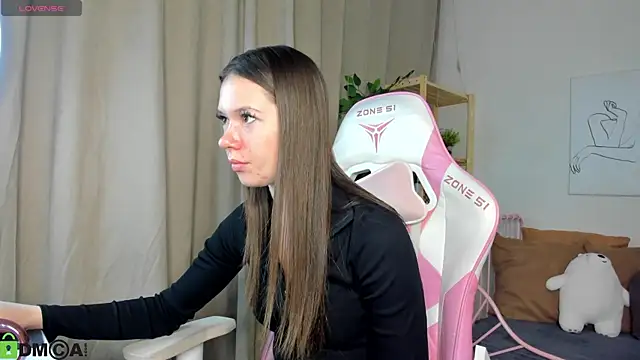 Nicole Charm online show from 1, 10, 2025