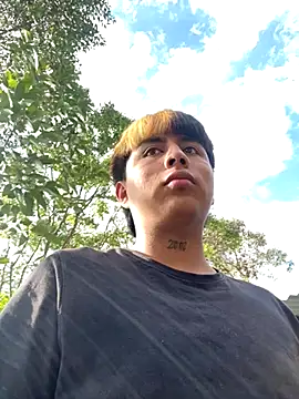 Snapshot of FlpGmz chatting on 2, 10, 2025 FlpGmz online show from 2, 10, 2025