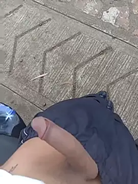 Snapshot of Cuervo_maniaco chatting on 4, 11, 2025 Cuervo maniaco online show from 4, 11, 2025