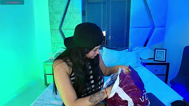 TifanyWhite  online show from 2, 12, 2024