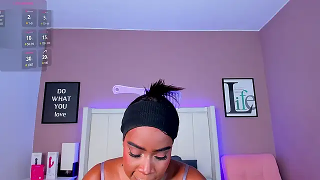 Britanymooree online show from 11, 9, 2025