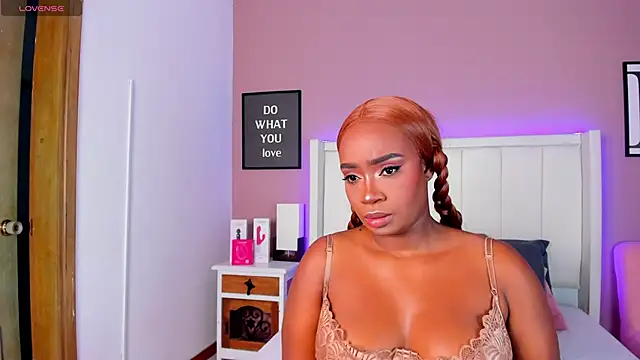 Britanymooree online show from 27, 9, 2025