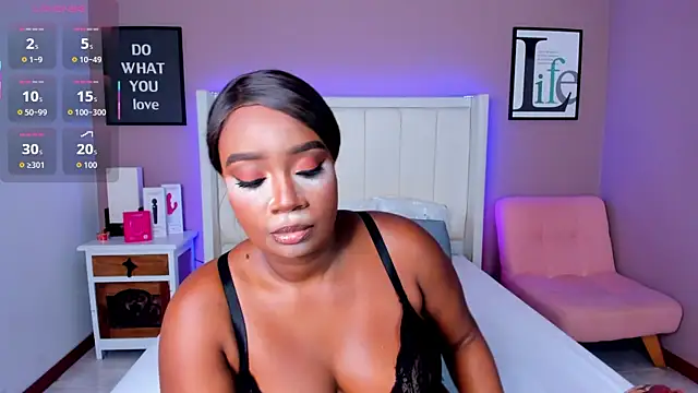 Britanymooree online show from 10, 11, 2025