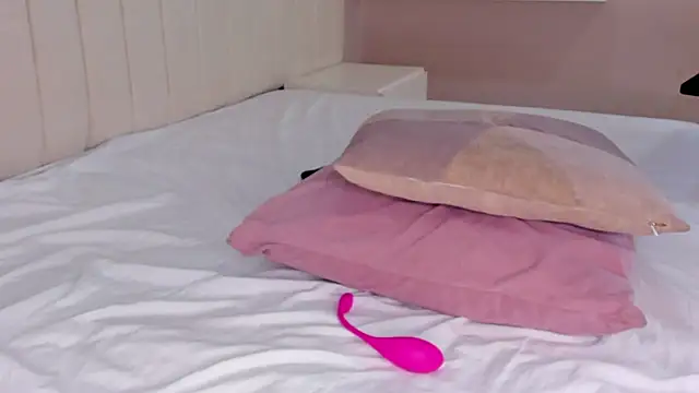 Littleolivia  online show from 5, 3, 2025