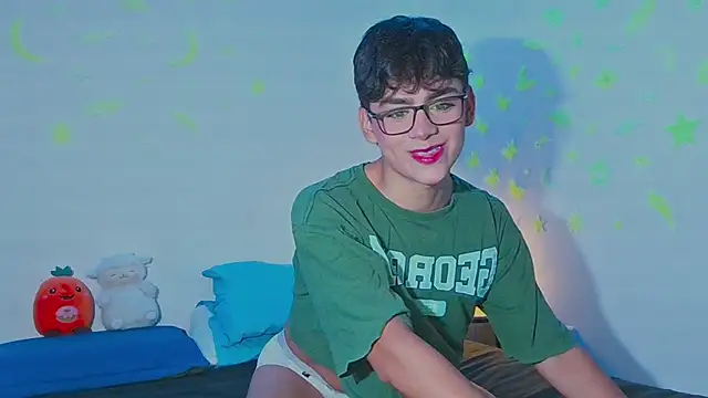 Snapshot of arnold_laurent_ chatting on 2, 12, 2024 arnold laurent  online show from 2, 12, 2024