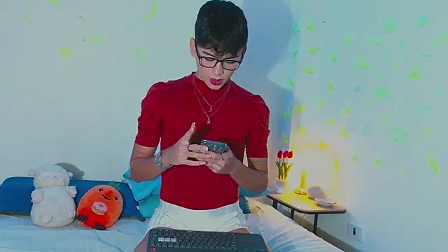 Snapshot of arnold_laurent_ chatting on 18, 3, 2025 arnold laurent  online show from 18, 3, 2025