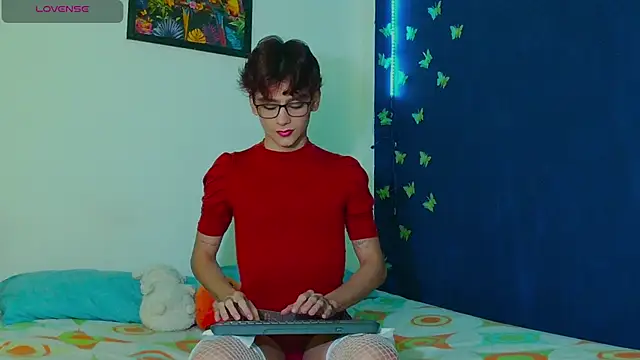 Snapshot of arnold_laurent_ chatting on 21, 10, 2025 arnold laurent  online show from 21, 10, 2025