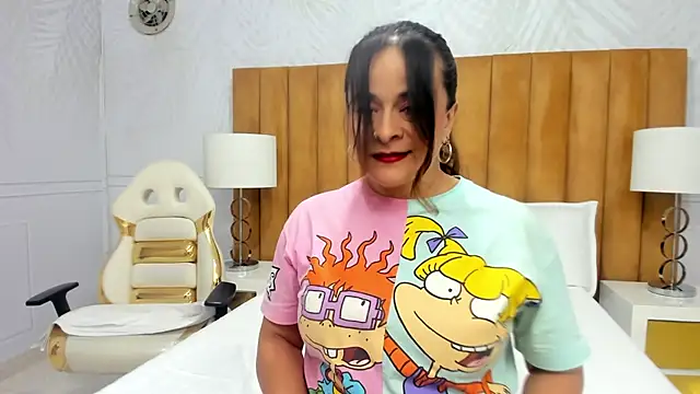 Daphne81  online show from 5, 2, 2025