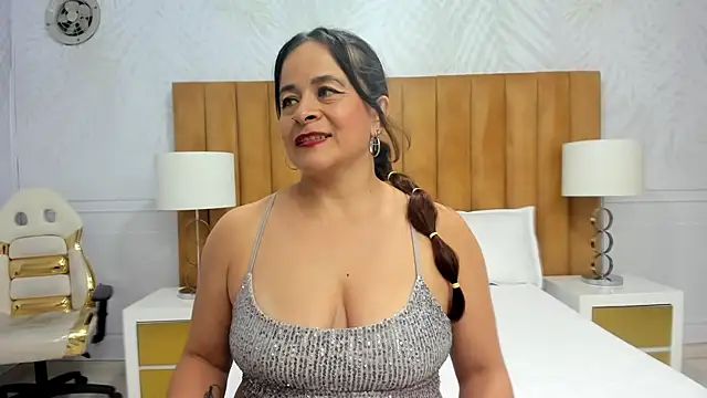 Daphne81  online show from 6, 2, 2025