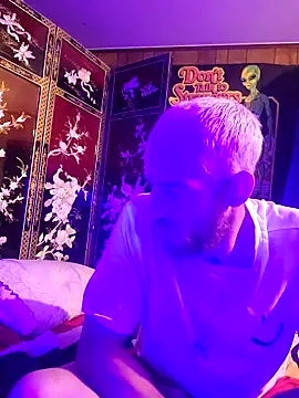 Snapshot of 5g4ever chatting on 5, 3, 2025 5g4ever online show from 5, 3, 2025