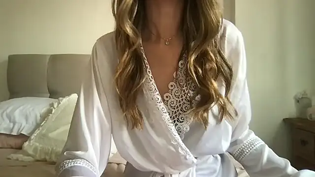 paolajonez online show from 6, 1, 2025