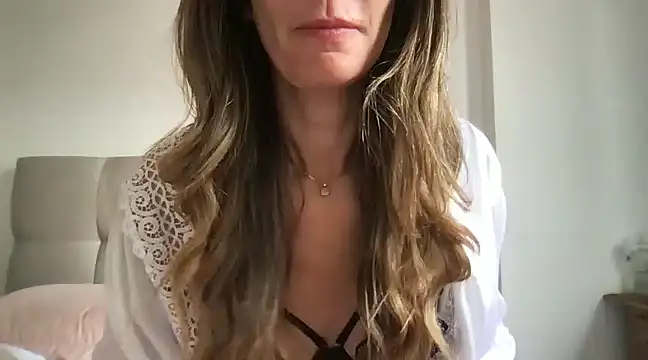 paolajonez online show from 9, 1, 2025