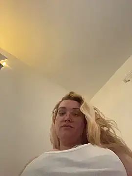 Snapshot of Lalalynn chatting on 27, 4, 2026 Lalalynn online show from 27, 4, 2026