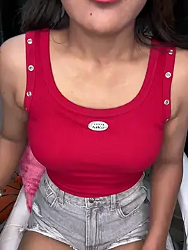 LeisyXO online show from 6, 12, 2024