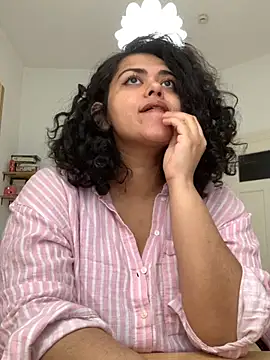 Curvydesifromgermany online show from 15, 10, 2025