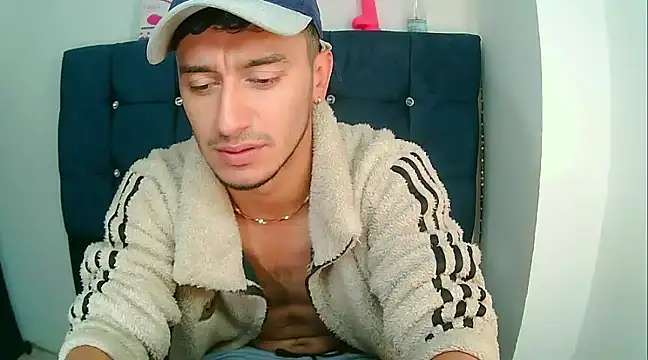 Snapshot of Kevin_Torres chatting on 12, 1, 2025 Kevin Torres online show from 12, 1, 2025