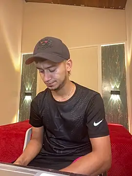 Snapshot of Kevin_Torres chatting on 12, 9, 2025 Kevin Torres online show from 12, 9, 2025