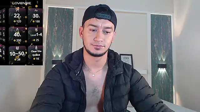 Snapshot of Kevin_Torres chatting on 12, 10, 2025 Kevin Torres online show from 12, 10, 2025