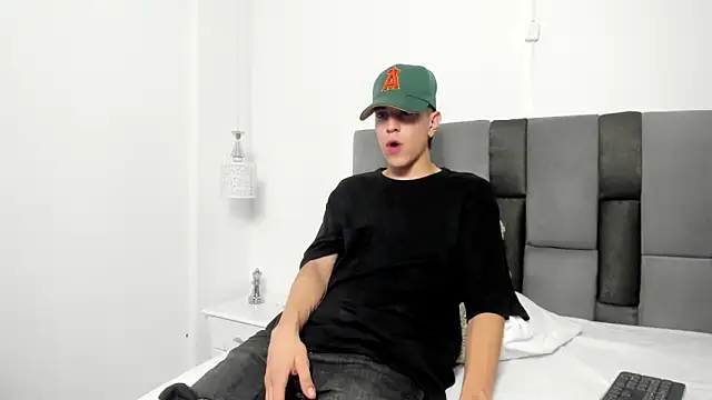 Snapshot of Dei_v_48 chatting on 14, 2, 2025 Dei v 48 online show from 14, 2, 2025